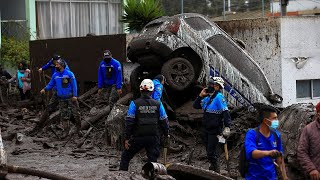 Brigadas de rescate continúan en la búsqueda de sobrevivientes o cuerpos tras el aluvión en Quito [upl. by Innus]