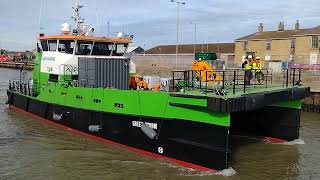 Lowestoft Town Bascule Bridge Raised and Lowered for commercial boat traffic Pilot Supply amp Fishing [upl. by Valerlan]