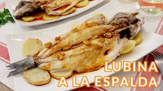 LUBINA a la ESPALDA ¡No hay pescado al horno más sencillo  Cocinatis [upl. by Leinnad]