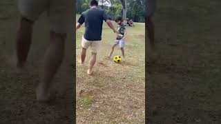 Pega esse golaço futebol kids viralvideo shorts reels brincadeiras miguelnajogada [upl. by Ahsiela]