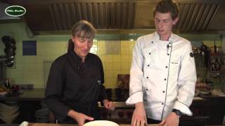 Italienischer Pizzateig Kochvideos Pizza Rezepte Villa Martha Kochschule [upl. by Magnien]