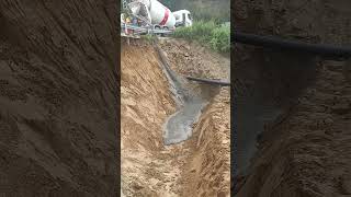 Retaining Wall Bedding Concrete Pouring Technique [upl. by Ayt]