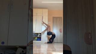 POV you have a signature pose😀💕 contortion youtubeshorts flexibility motivation signature [upl. by Yeleak490]