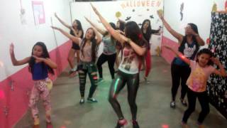 Coreografia Tchuk Tchuk quotMini academia de dançaquot [upl. by Maritsa124]