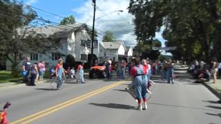 Roseville Rinky Dinks perform the lawn chair dance in 2014 Mansfield Indepence Day Parade [upl. by Arrahs]