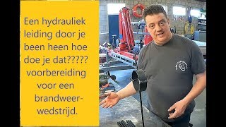 Een hydrauliekleiding door je been wat nu [upl. by Neehar585]