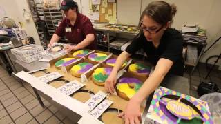 How to make a king cake in two minutes [upl. by Kovacs678]