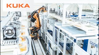 Hier sind die Industrie40Roboter Intelligente Automatisierung im KUKA Werk [upl. by Mide]