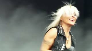 Doro  Raise Your Fist In The Air Legendado Ative as legendas [upl. by Emera]