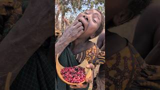 Happiness Doesnt need A Lot of Money😊 Woman hadzabe Eating Fruit foodbushmen culture africa [upl. by Goldfinch]