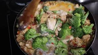 POLLO CON BROCOLI [upl. by Gnirps]