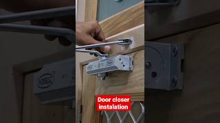 डोर क्लोजर कैसे लगाते हैं door closer kaise lagate haihow to install automatic door closer shorts [upl. by Chaffinch]