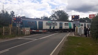 Kempston Hardwick Level Crossing Bedfordshire [upl. by Embry665]