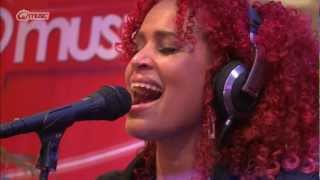 Sharon Doorson  Clown  live  Qmusic [upl. by Ikuy997]