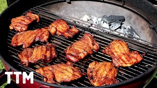 Marinated Chicken Thighs on the Weber Kettle  Easy Cooking [upl. by Alin]