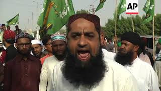 Extremist Islamists rally in Pakistan for death sentence for Christian woman [upl. by Ela]