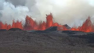 Islanda le immagini della nuova eruzione vulcanica migliaia le persone evacuate [upl. by Grosberg71]