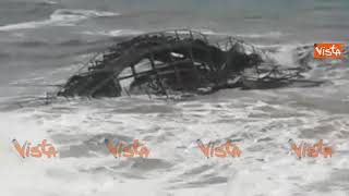 Maltempo le onde distruggono il pontile di Rio Marina allIsola dElba [upl. by Eecrad570]