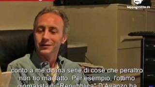 Passaparola con Marco Travaglio  Marco Travaglio  Ci pisciano addosso e ci dicono che piove [upl. by Cote]