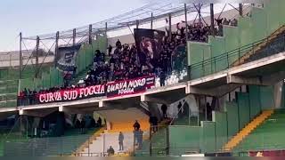 ULTRAS FOGGIA ad Avellino • Foggiani perculano avellinesi [upl. by Rehotsirk]