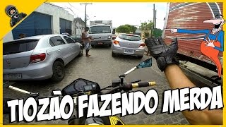 BRASILEIRO FAZENDO MERDA MOTORISTA TRANCOU TODO MUNDO NA RUA [upl. by Nnylf]