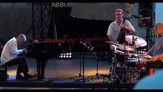 Brad Mehldau Trio quotTwiggyquot LIVE  JAZZ A SÈTE 2021 [upl. by Ikeda]