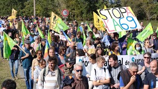 Manifestation contre lA69  des militants déclenchent des incendies dans deux entreprises [upl. by Breanne]