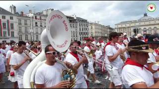 Défilé des bandas aux fêtes de Bayonne 2017 [upl. by Aramenta100]