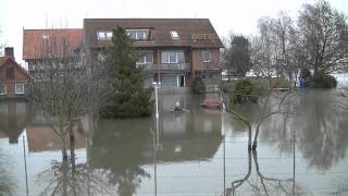 20110125 Elbehochwasser Ortsteile von Bleckede stehen im meterhohen Elbwasserwmv [upl. by Ecurb]