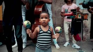 Así BAILAMOS SALSA EN LA CALLE LOS CUBANOS [upl. by Ulrike494]