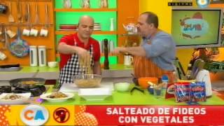 Salteado de fideos con vegetales [upl. by Ettevroc]