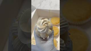 White 🤍 4B amp 1M nozzle cupcakedecorating cupcaketutorial buttercream shorts howto fyp [upl. by Mckenna]