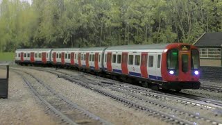 Bachmann 35990C London Underground S Stock review [upl. by Yalcrab]