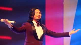 Exclusive Close Up Anuar Zain  Music Ketulusan Hati [upl. by Lleinnad]