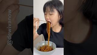 Cece makan mie hitam terlarang dewivanow miehitam jajangmyeong challange ketaatan [upl. by Arriat504]