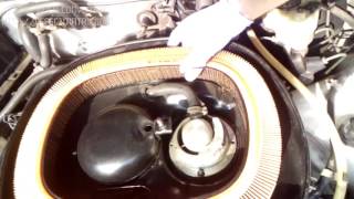 Mercedes Benz 1983 w123 230E Air luft filter chancing [upl. by Ellehcor]