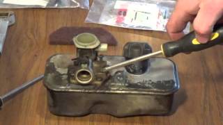 Primer removal and checking the intake on a Briggs and Stratton 35 [upl. by Khanna45]