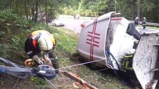 Unfall eines Holztransporters in Bad Leonfelden am 30 09 2013 [upl. by Past]