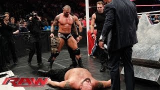 Big Show vs The Shield amp Randy Orton  4on1 Handicap Match Raw Nov 4 2013 [upl. by Madancy]