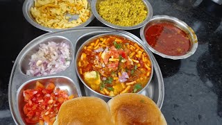 Matki Misal Pav  महाराष्ट्रातील प्रसिद्ध आणि चविष्ट मिसळ पाव रेसिपीज [upl. by Quinn]