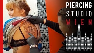 💉 Bauchnabelpiercing bei Alexandra 💉 Marcs Piercing TV [upl. by Ikcir]