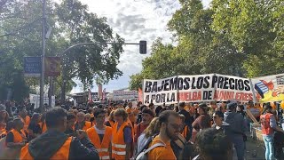 Spagna maxi mobilitazione a Madrid contro la crisi abitativa chiedono affitti a prezzi ragionevoli [upl. by Betteanne]