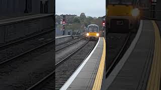 Ianrod eireann 22000 Irish rail class arriving in kilkenny station [upl. by Burkhart]