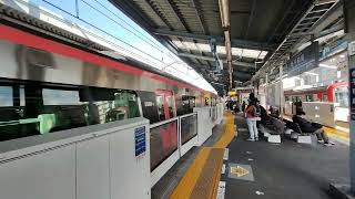 成田空港駅を出発し、羽田空港第１・第２ターミナル駅を目指して、平和島駅を通り過ぎていく都営５５００形 [upl. by Yann]