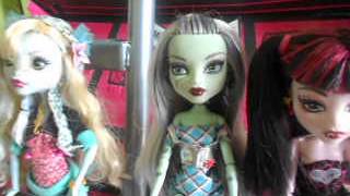 presentation de ma collection monster high 2013 [upl. by Isolt]