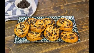 Girelle di pasta sfoglia con ricotta e gocce di cioccolato cremose facili e pronte in 20 minuti [upl. by Andres]