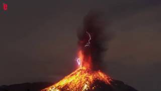 Au Mexique la spectaculaire éruption du volcan Colima [upl. by Nadaba]