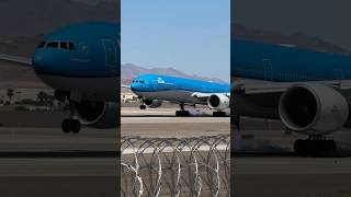 KLM 635 Heavy Boeing 777 crabbing in for a landing at Las Vegas LAS  PHBVV  planespotting [upl. by Kerstin458]