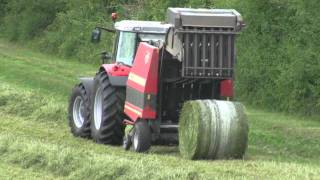 Fenaison 2011 avec 2 Massey Ferguson [upl. by Aynatahs]