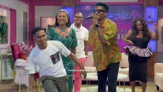 Kofi Kinaata performs Effiakuma Love On Onua Show Time With Mcbrown [upl. by Limoli]